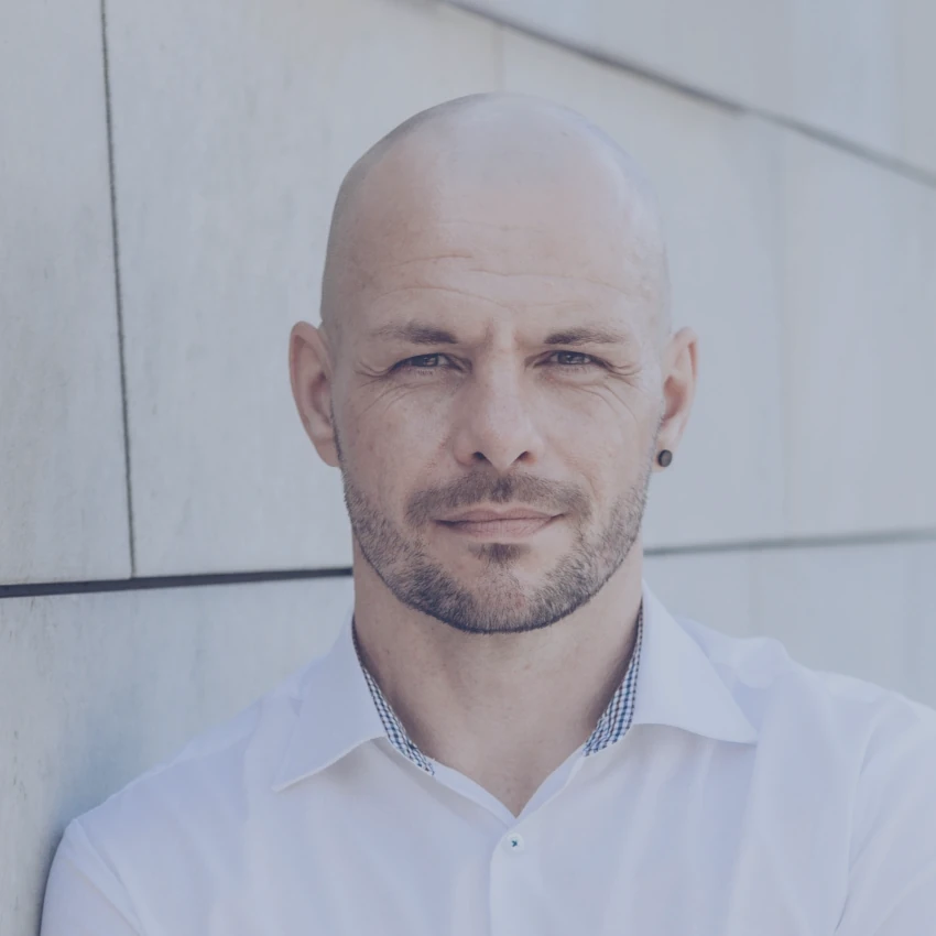 Dominik Hagenah steht für die Produktentwicklung bei POLAVIS
