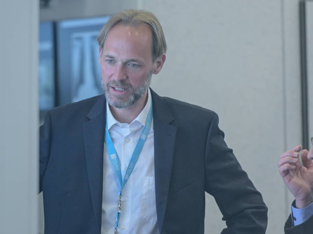 Dr. Manuel Iserloh präsentiert das POLAVIS Patientenportal auf der DMEA 2023.