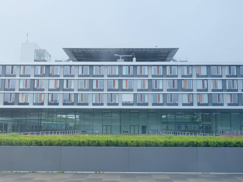 Das Hauptgebäude des Universitätsklinikums Ulm von außen.